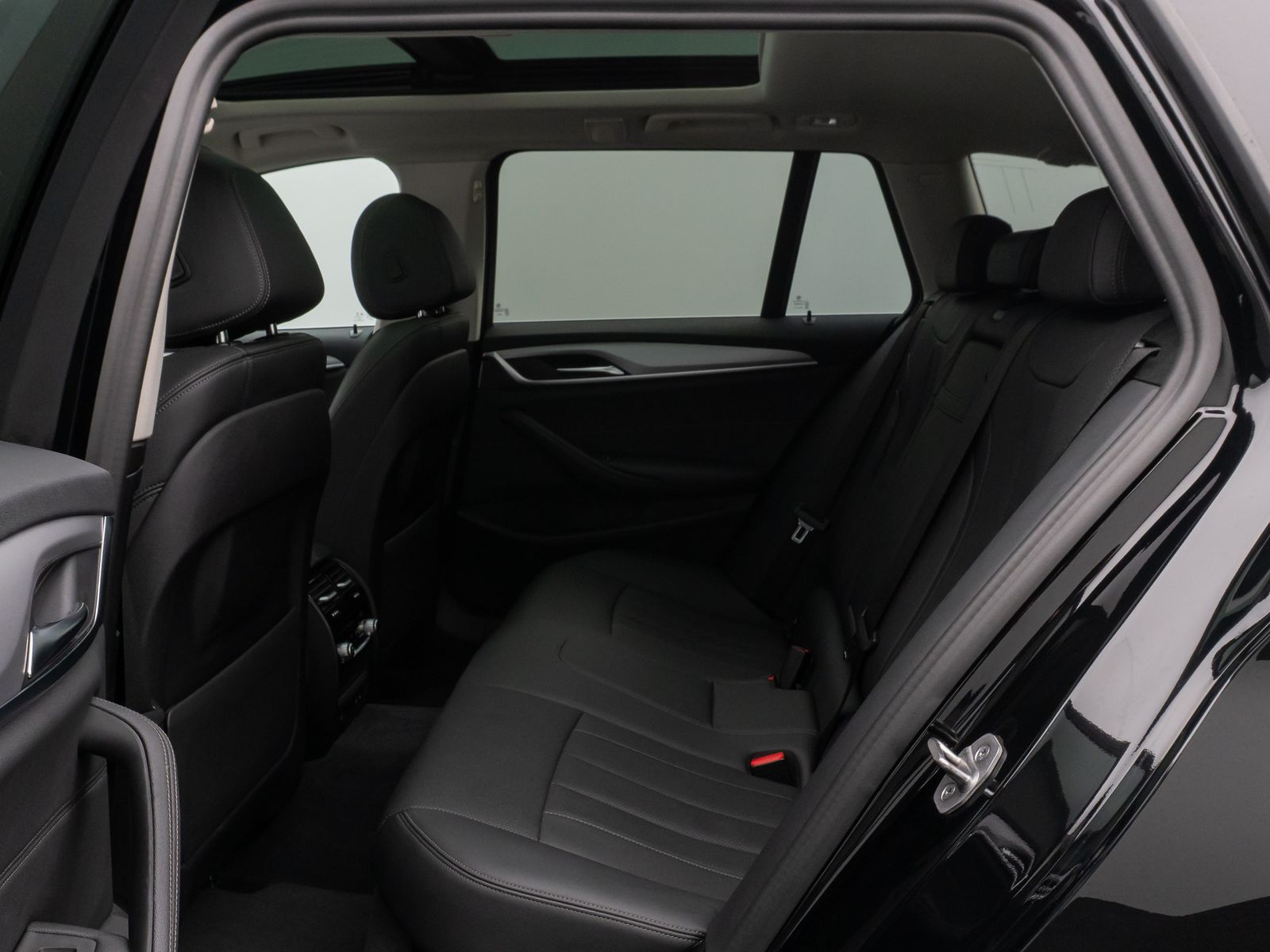 Fahrzeugabbildung BMW 530e Panorama Kamera DAB Leder Alarm AHK