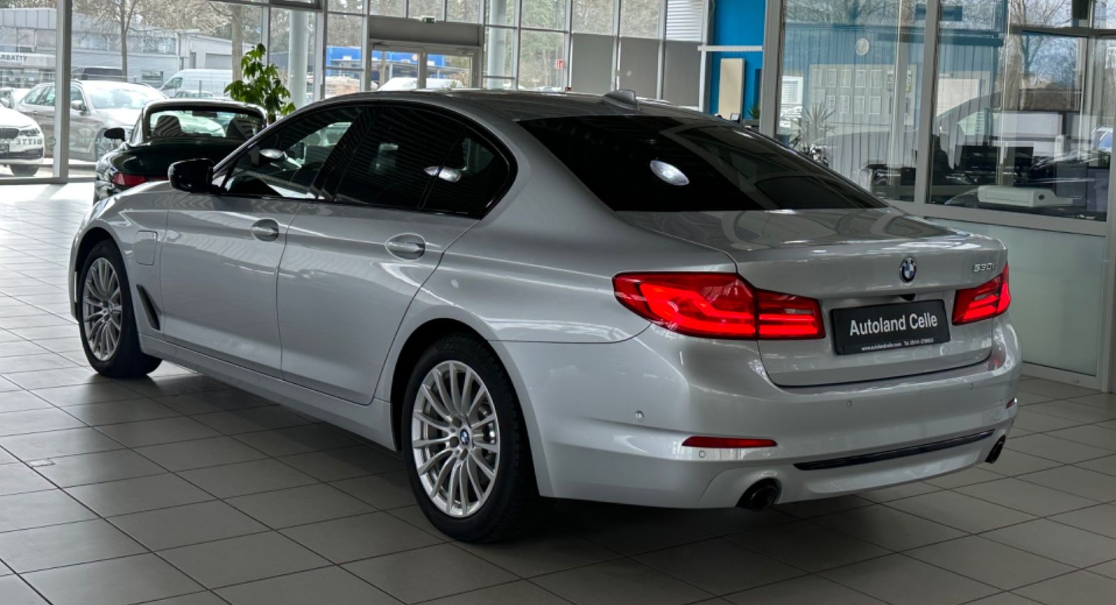 Fahrzeugabbildung BMW 530e iP Sport Line ACC Kamera HUD DAB HiFi