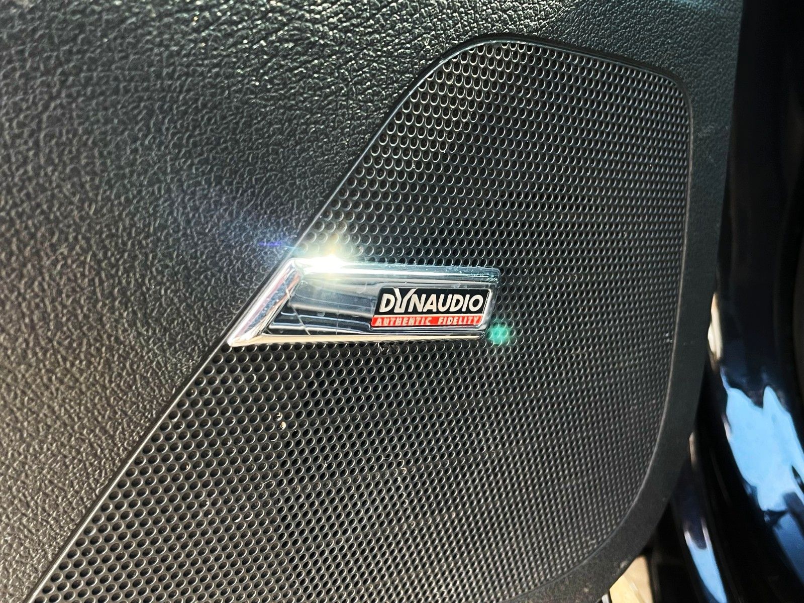 Fahrzeugabbildung Volkswagen TIGUAN 2.0TDI CUP DSG 4M NAVI DYNAUDIO CAM PANO.