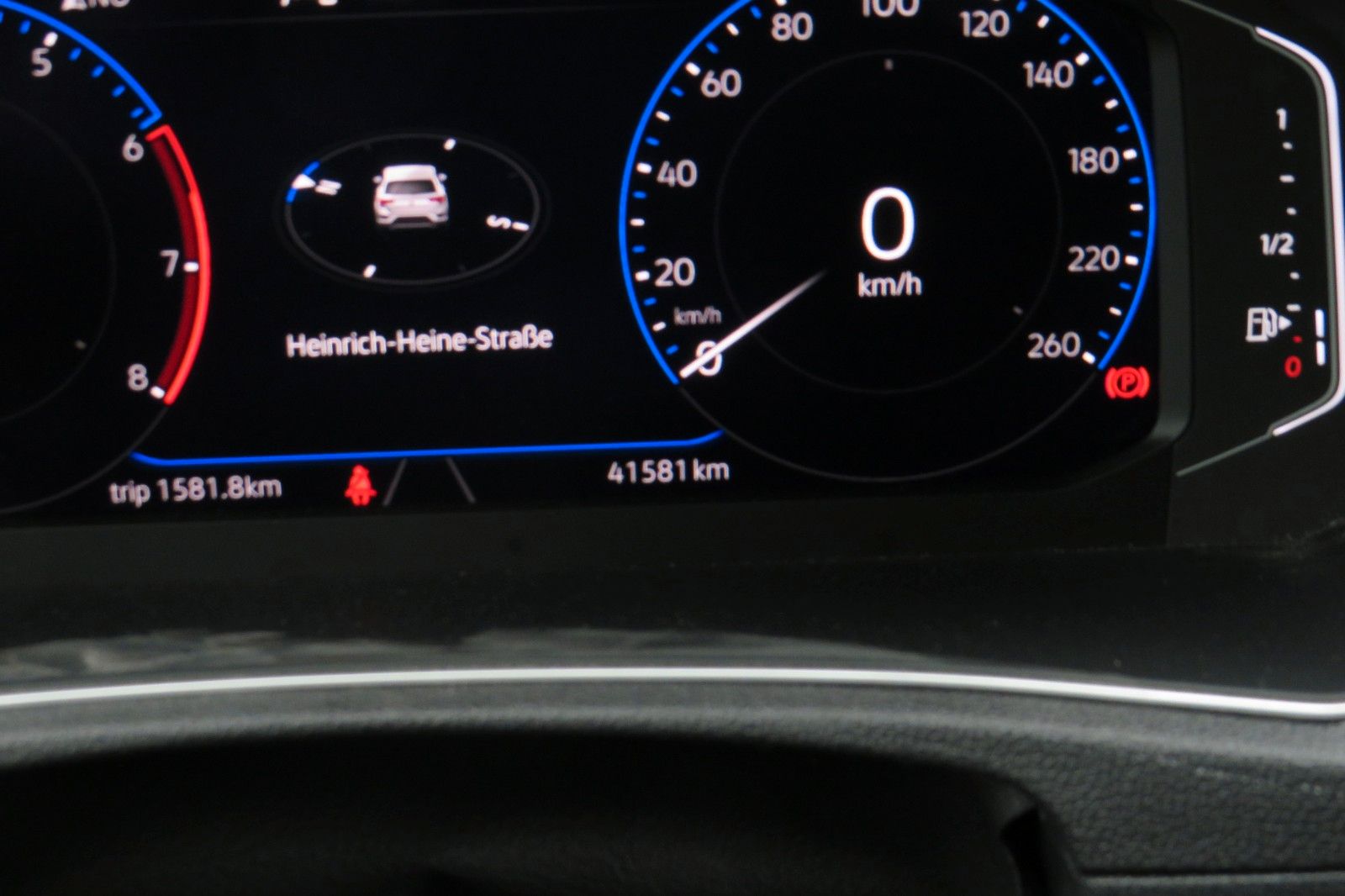 Fahrzeugabbildung Volkswagen T-Roc Sport R-LINE PANO 18`LED NAVI APP 1.HD