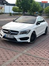 Mercedes-Benz Mercedes CLA 45 AMG - Mercedes-Benz CLA 45 AMG aus 2015