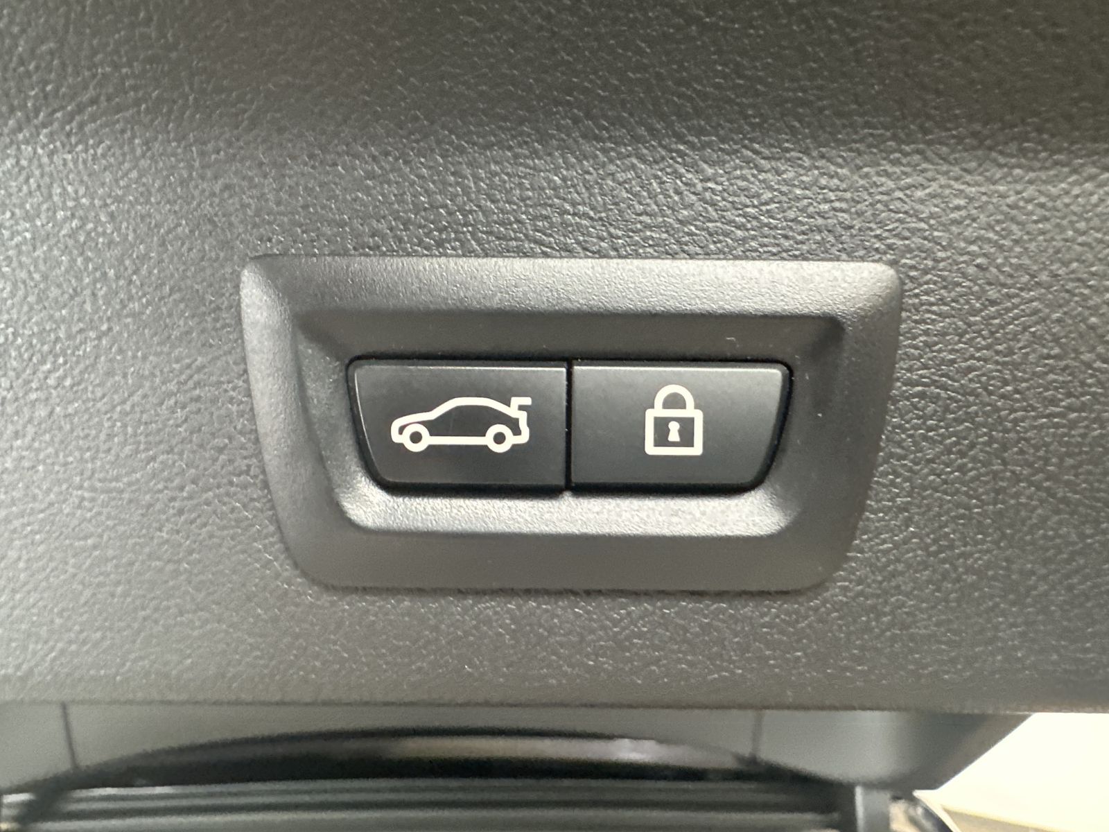 Fahrzeugabbildung BMW X3 xDrive20d M-Sport NAV+LED+AHK+HIFI+KAMERA+PP