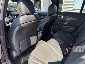 Mercedes-Benz GLC 300 4Matic AMG+AHK+LED+Navi+MBUX