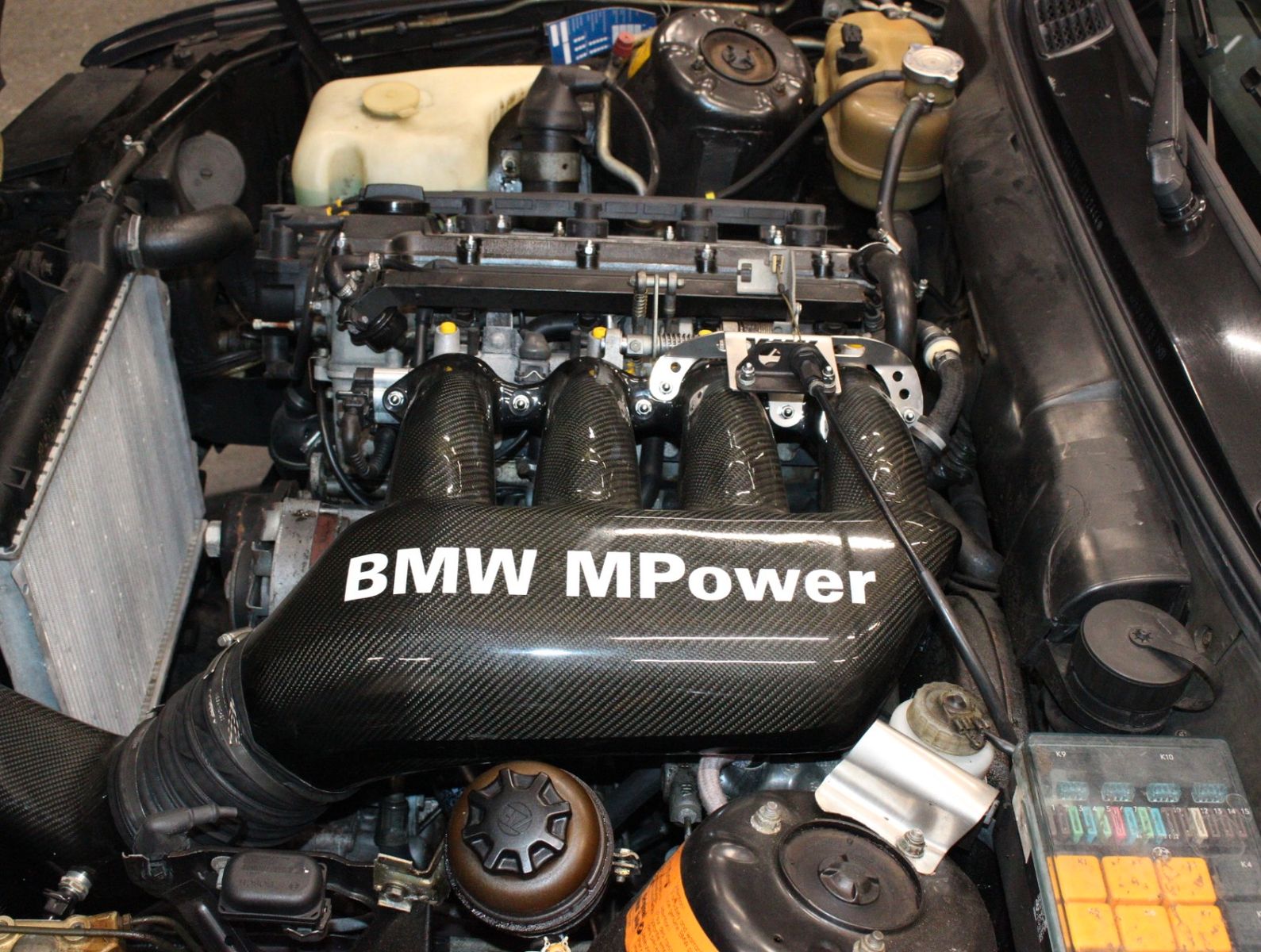 Fahrzeugabbildung BMW M3 2.3 S14 Carbon-Airbox+H-Kennz.+16" BBS