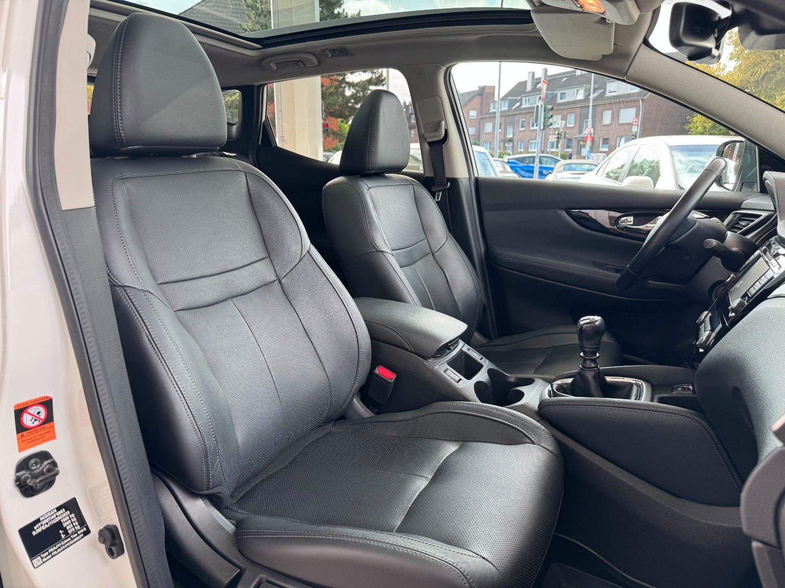 Fahrzeugabbildung Nissan Qashqai N-Connecta Panorama/Leder/360 Kamera