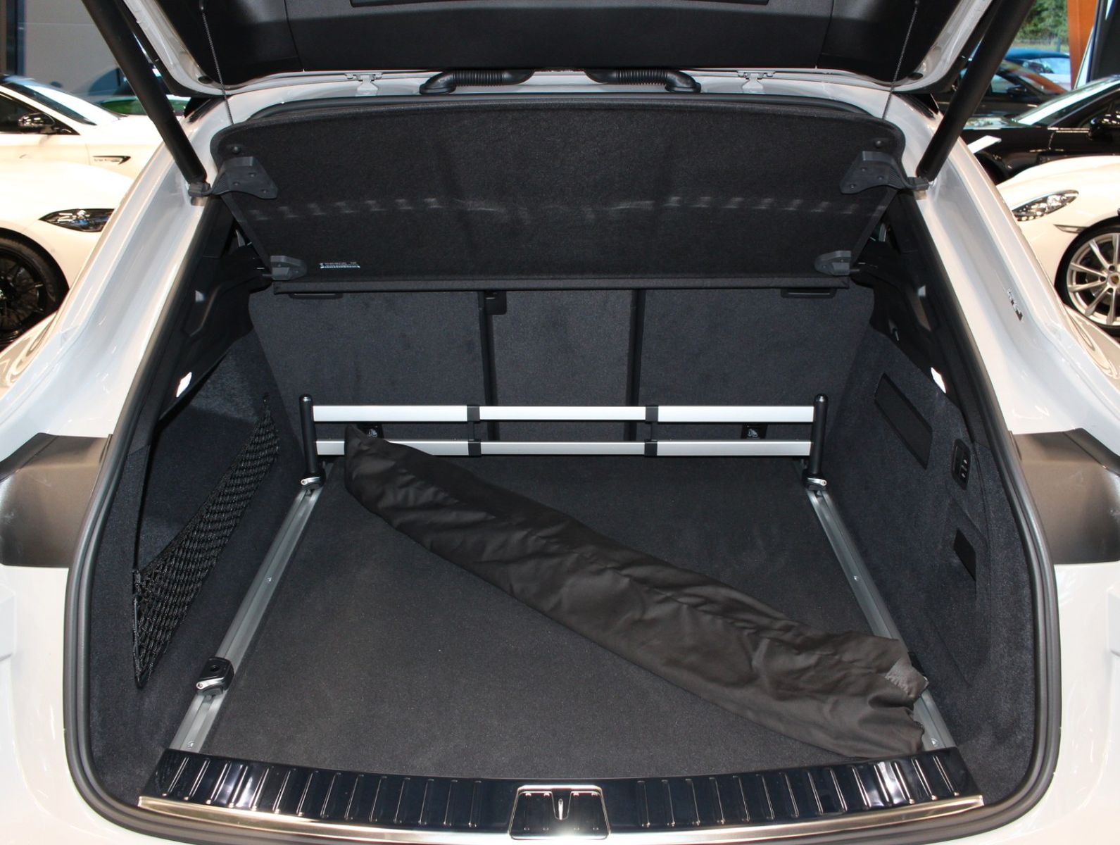 Fahrzeugabbildung Porsche Cayenne S Coupé Leichtbau-Sport-Paket Carbon