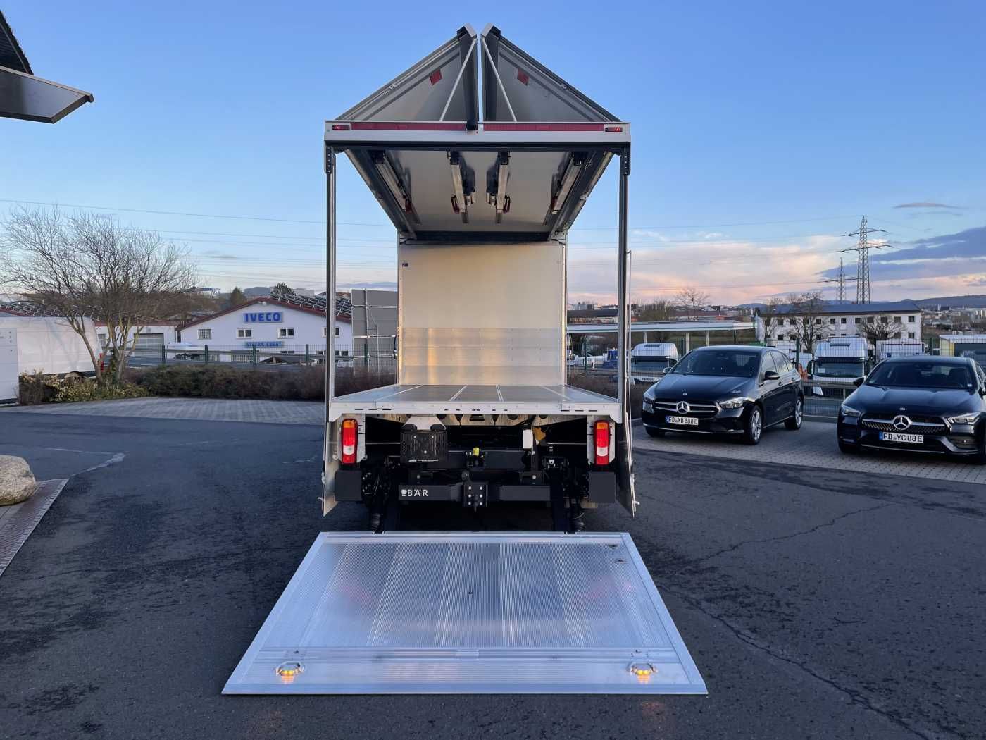 Fahrzeugabbildung Iveco Daily 70C18 HA8 *LBW*Schwenkwandkoffer*