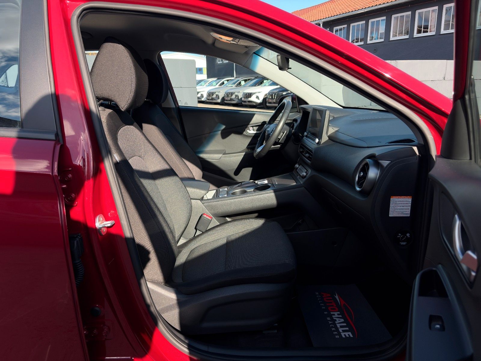 Fahrzeugabbildung Hyundai KONA E SELECT ACC PDC LFA LKA SHZ LHZ CarPlay