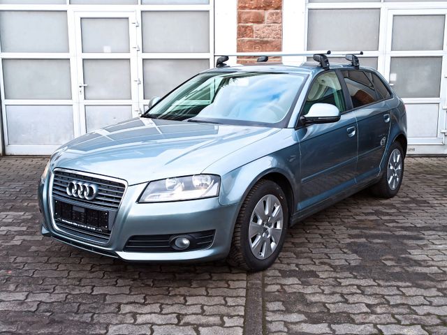 Audi A3 Sportback 1.6 Attraction / SHZ / DACHTRÄGER