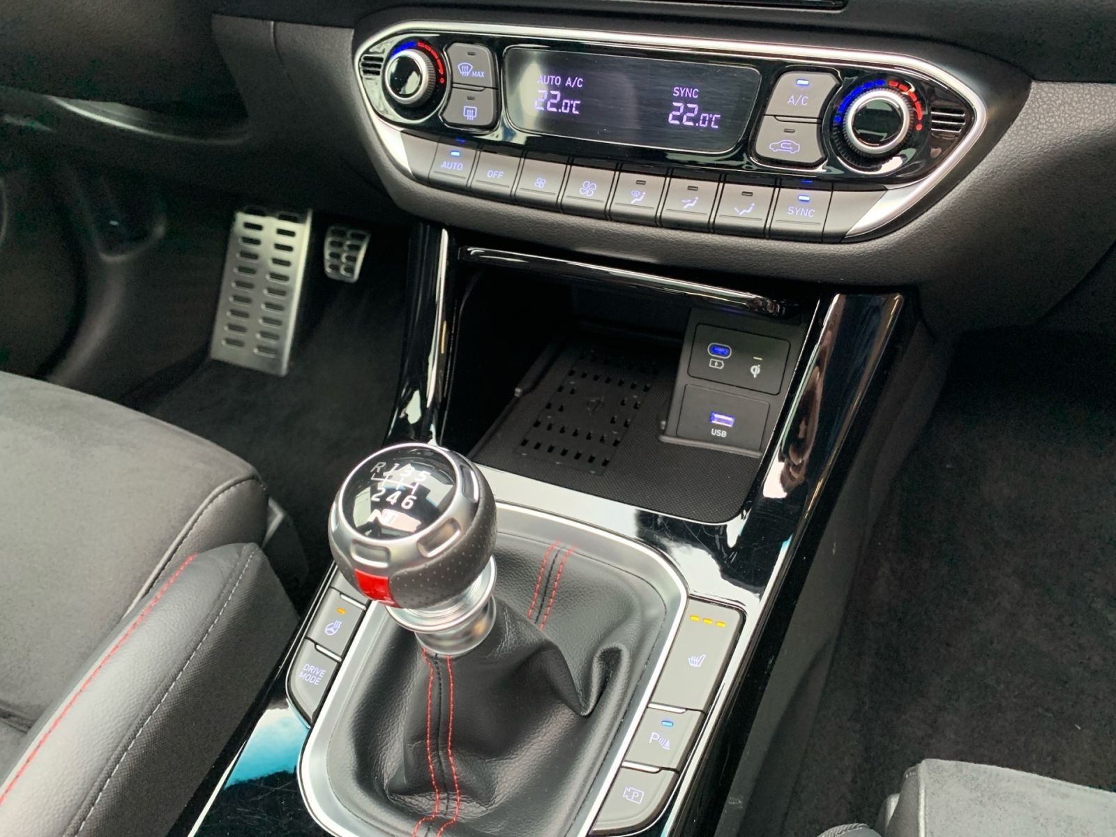 Fahrzeugabbildung Hyundai i30 1.5 T-GDI N Line Mild-Hybrid Pan Dach Sitz P