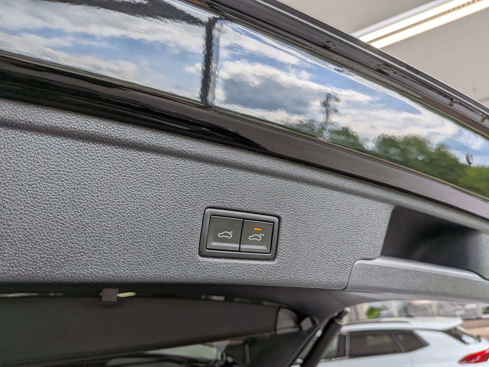 Fahrzeugabbildung Volkswagen Touareg 3.0TDI 4M R-Line VOLL Black 22" UPE 114T