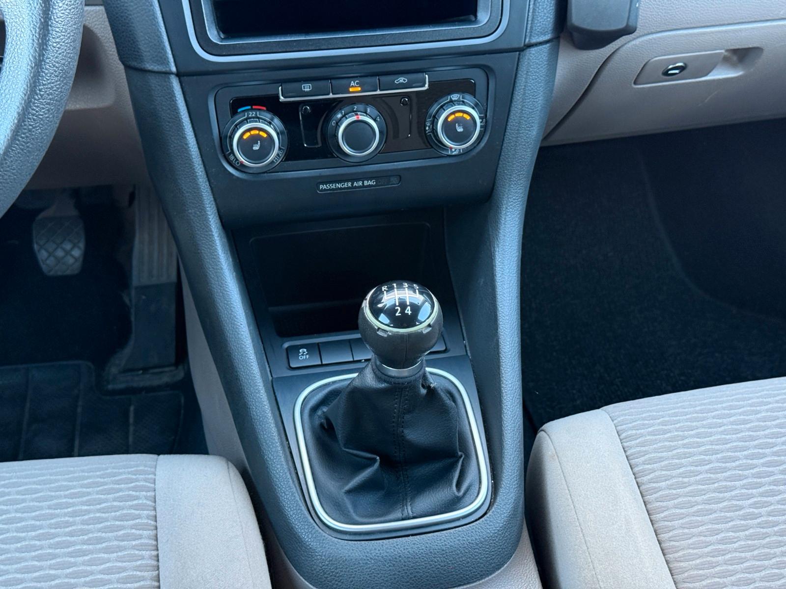 Volkswagen Golf 2010 — photo 13