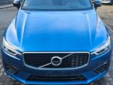 Volvo XC 60 R Design Plug-In Hybrid AWD*PANO*360°-CAM* - Volvo: Unfallwagen