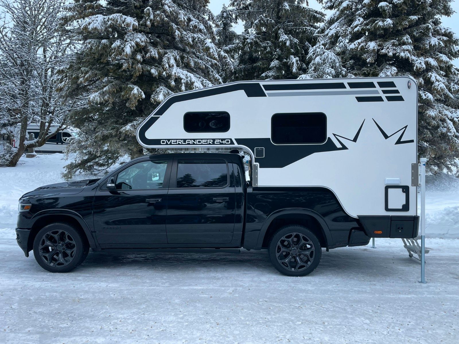Fahrzeugabbildung Andere OVERLANDER 240