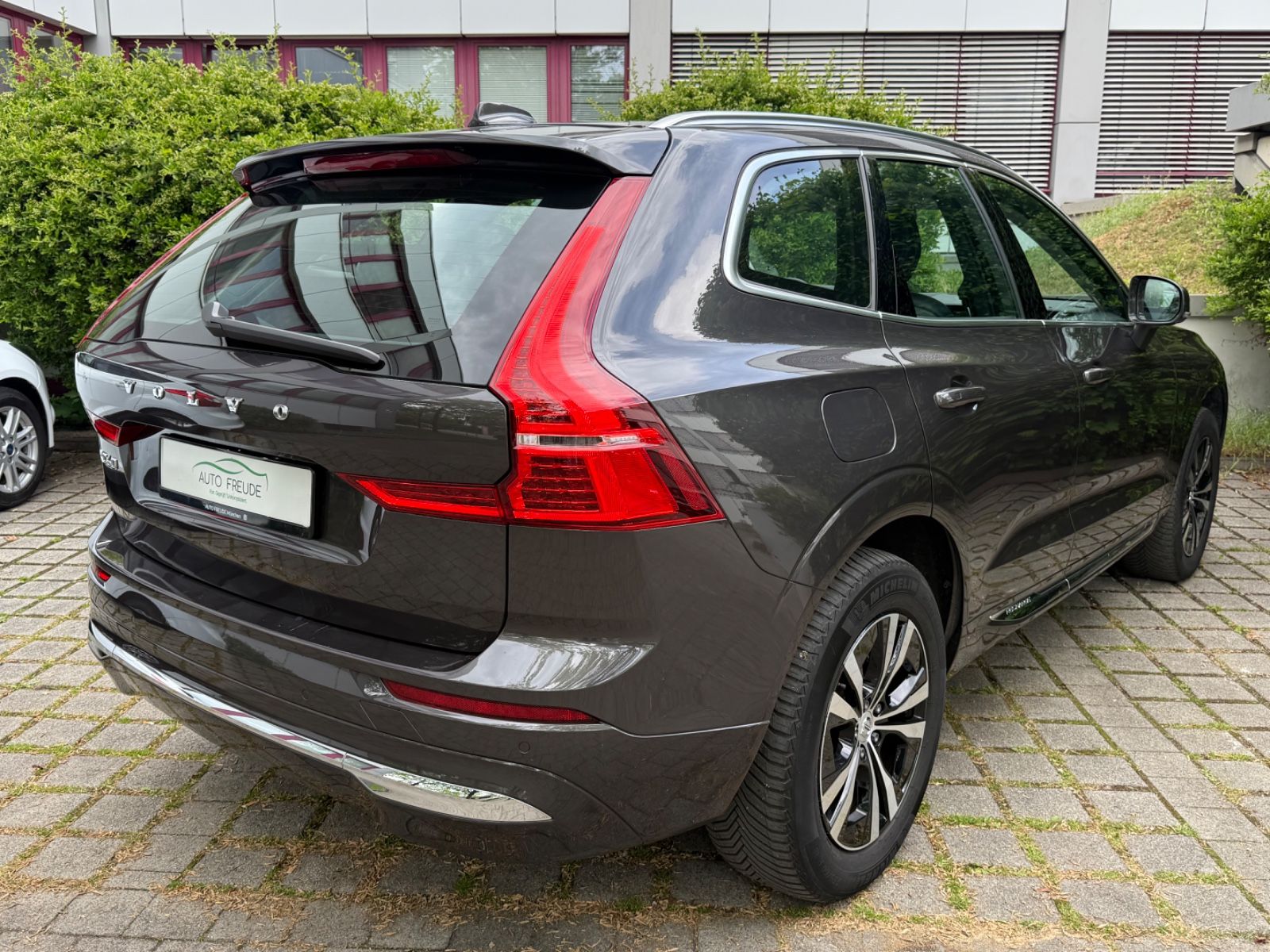 Volvo XC60 T6 AWD Plus Bright AHK Pano Standh. 398 PS imagem 3