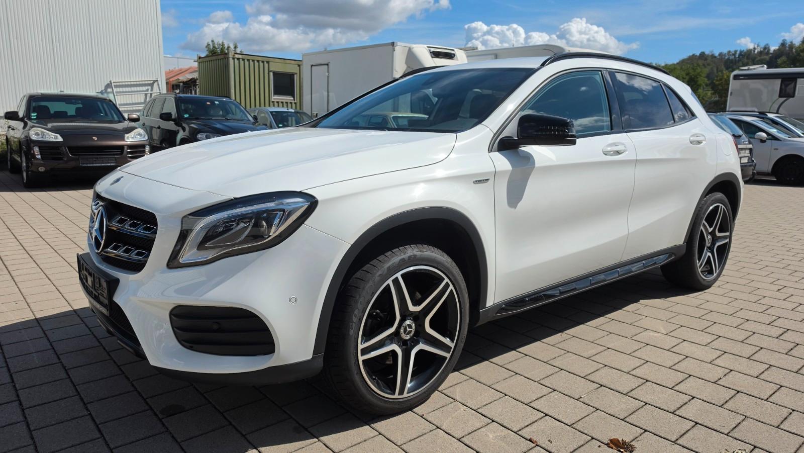 Mercedes-Benz GLA 220 4Matic AMG*Navi*19"*PDC*RFK*SHZ*