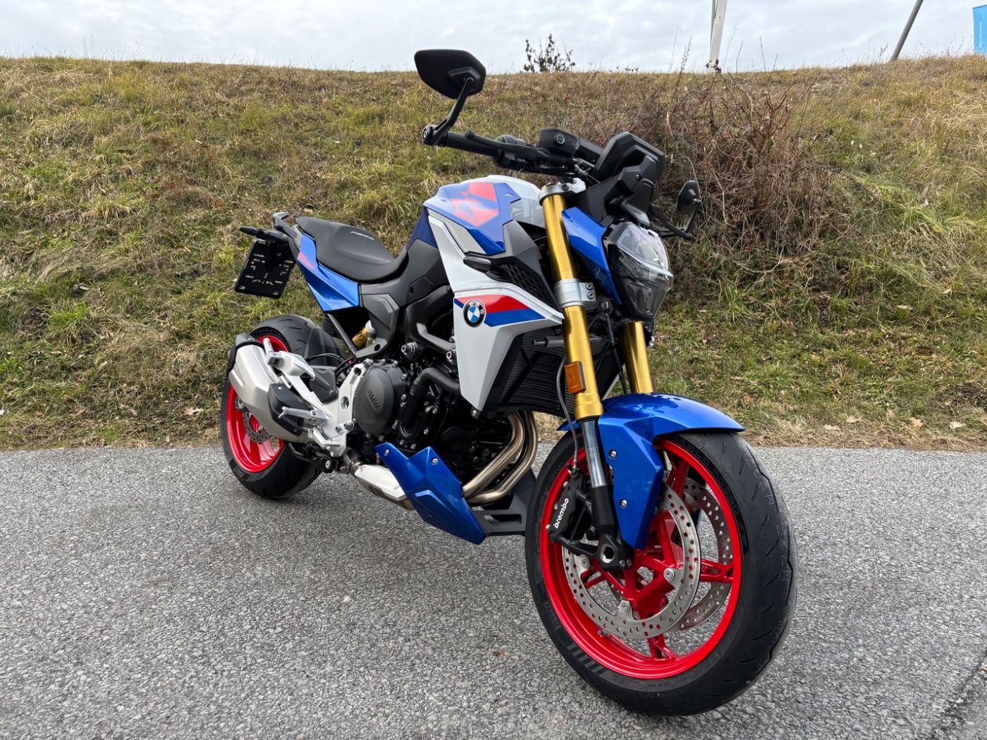 Fahrzeugabbildung BMW F 900 R Style Sport 2 Pakete