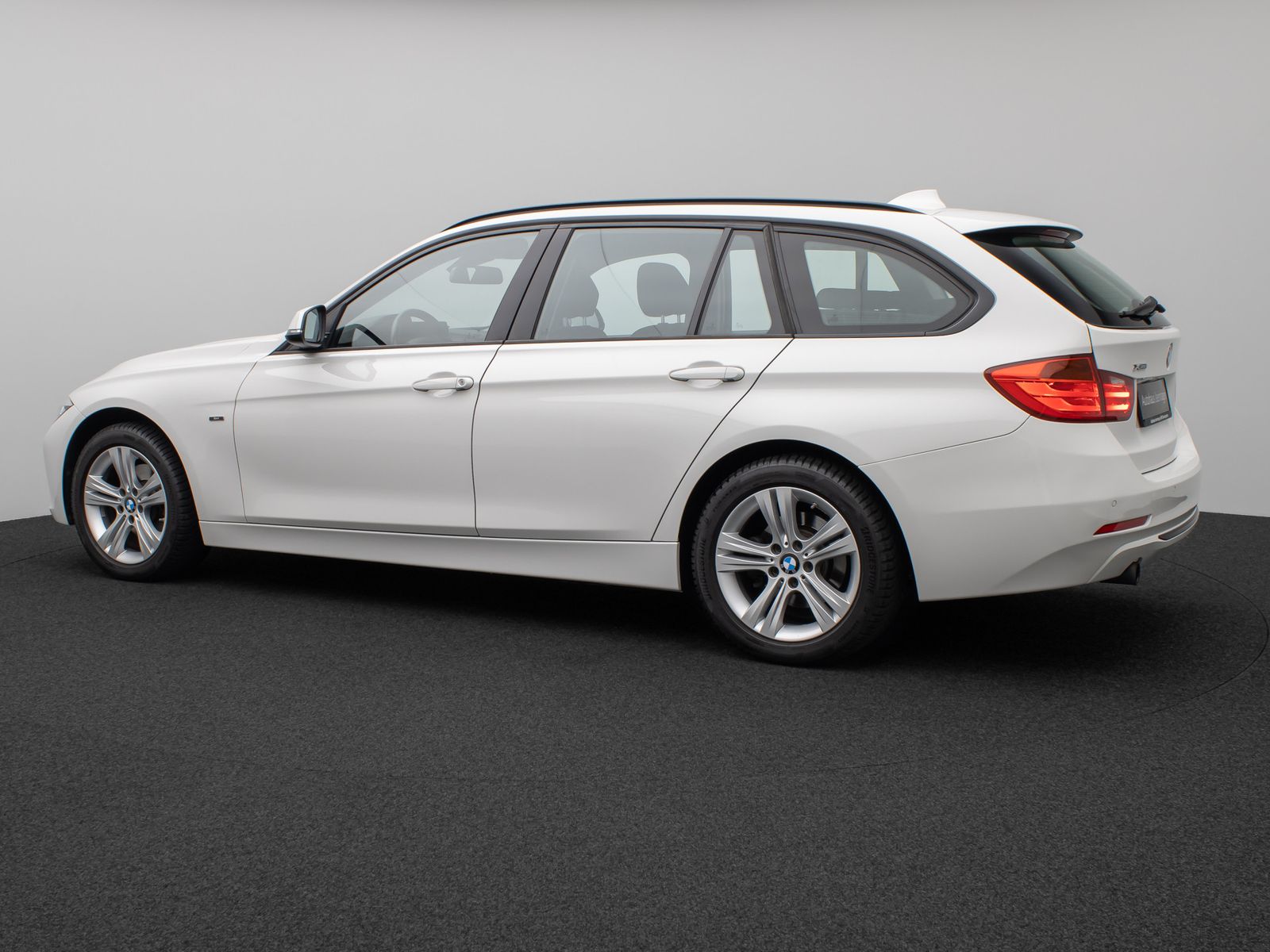 Fahrzeugabbildung BMW 320d Sport Line Xenon NaviPro HUD PDC FernlichtA