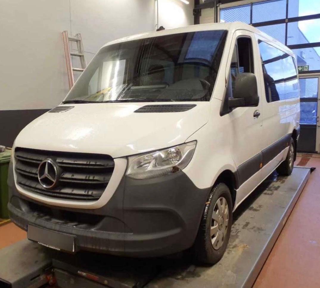 Mercedes-Benz Sprinter Tourer 317 CDI Tourer L1H2+9-Sitze+AHK