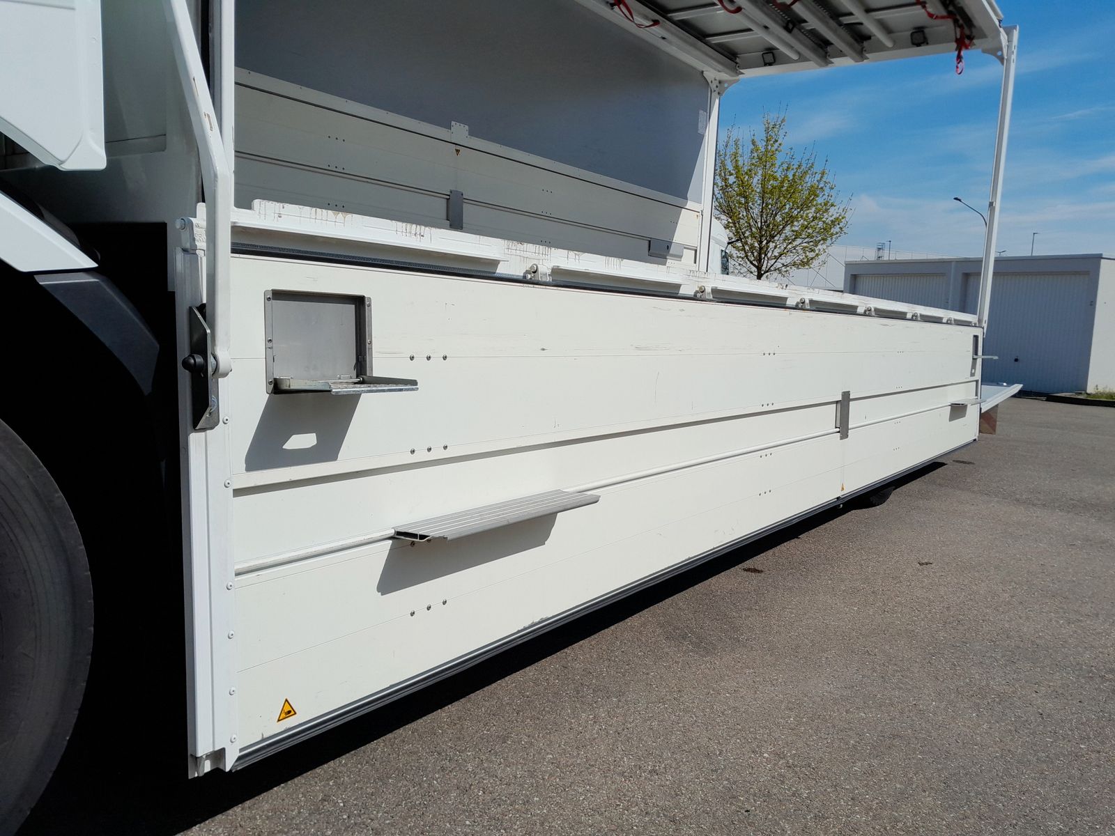 Fahrzeugabbildung DAF FA XD 370 zikun Swing-Board-Aufbau
