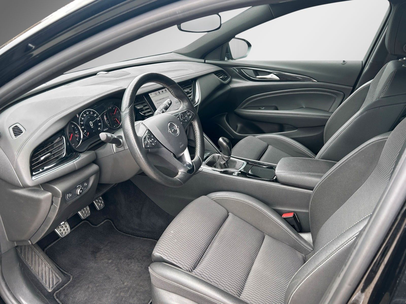 Fahrzeugabbildung Opel Insignia Sports*LED*Ambiente*Bhz Lenkrad*Kamera*