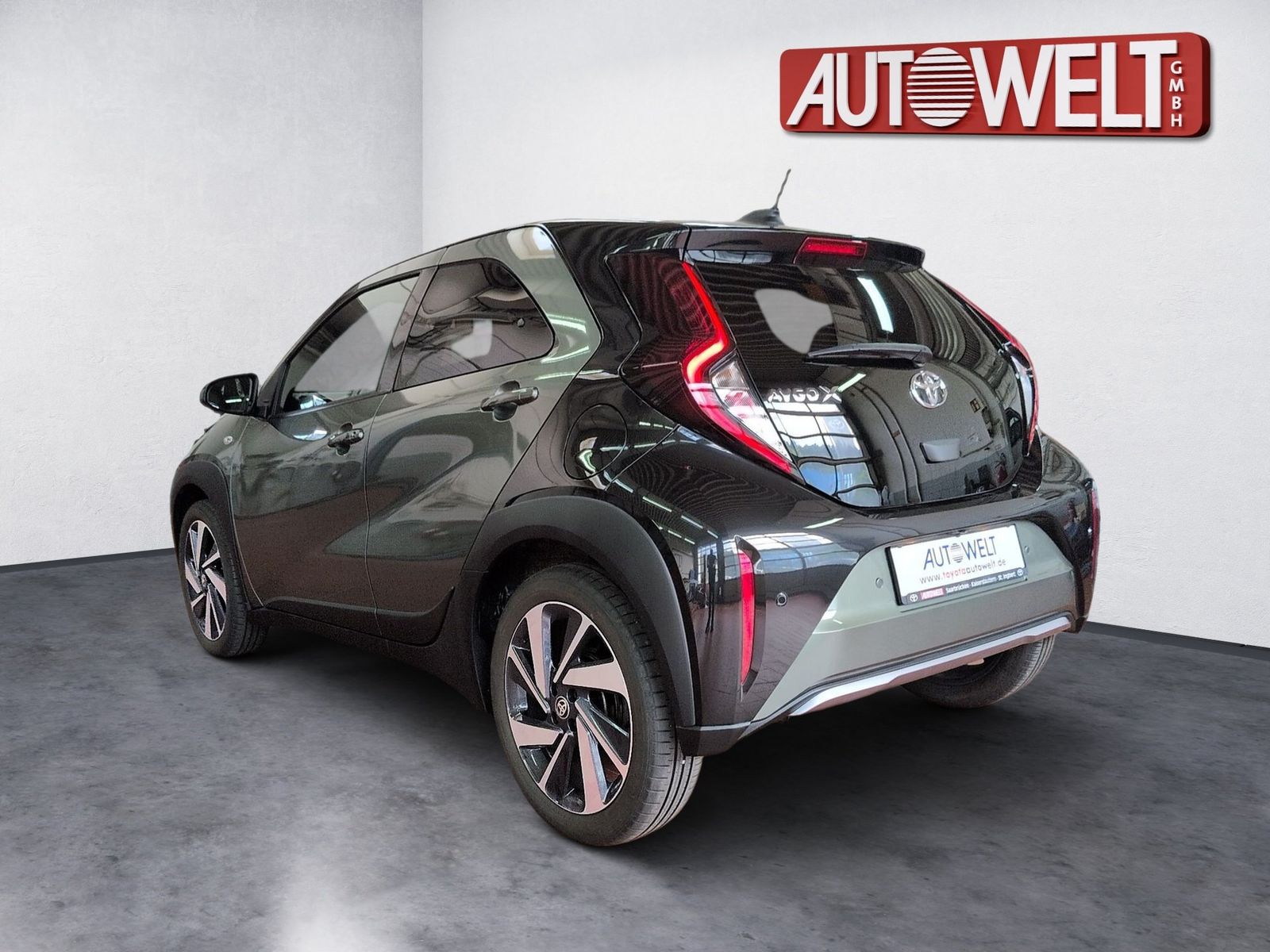Fahrzeugabbildung Toyota Aygo X 1.0 Explore CVT AUT. KlimaA,LED,Navi,SHZ