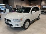 Mitsubishi Outlander Motion 4WD Teilleder Xenon Sitzh. - Mitsubishi Outlander: Motion