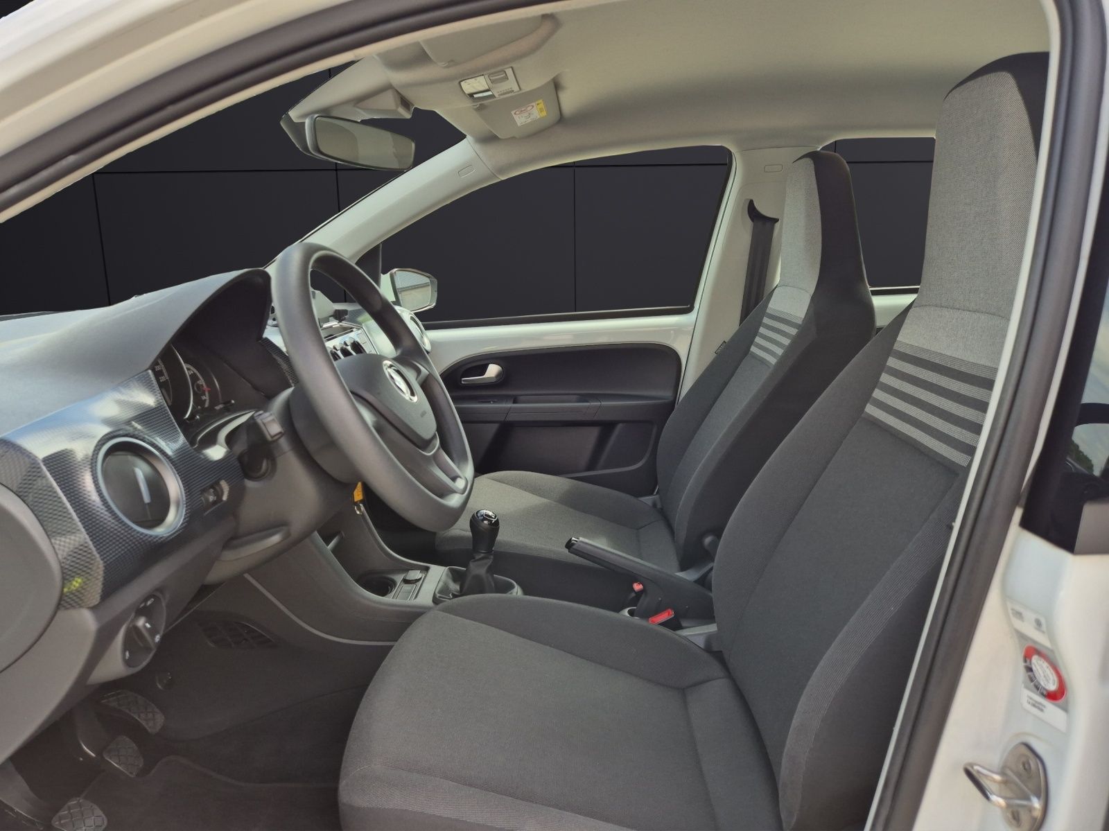 Fahrzeugabbildung Volkswagen up! 1.0 Klima DAB GRA RFK SH LM