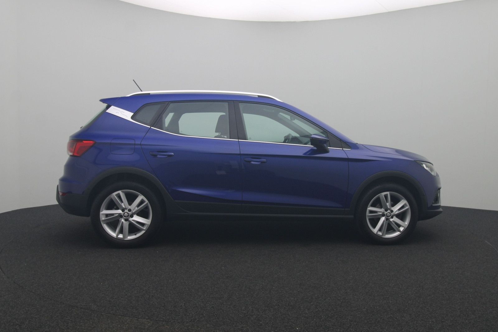 Fahrzeugabbildung SEAT Arona 1.5 FR-Design NAVI AHK KAMERA
