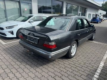 Mercedes E 280 - 3