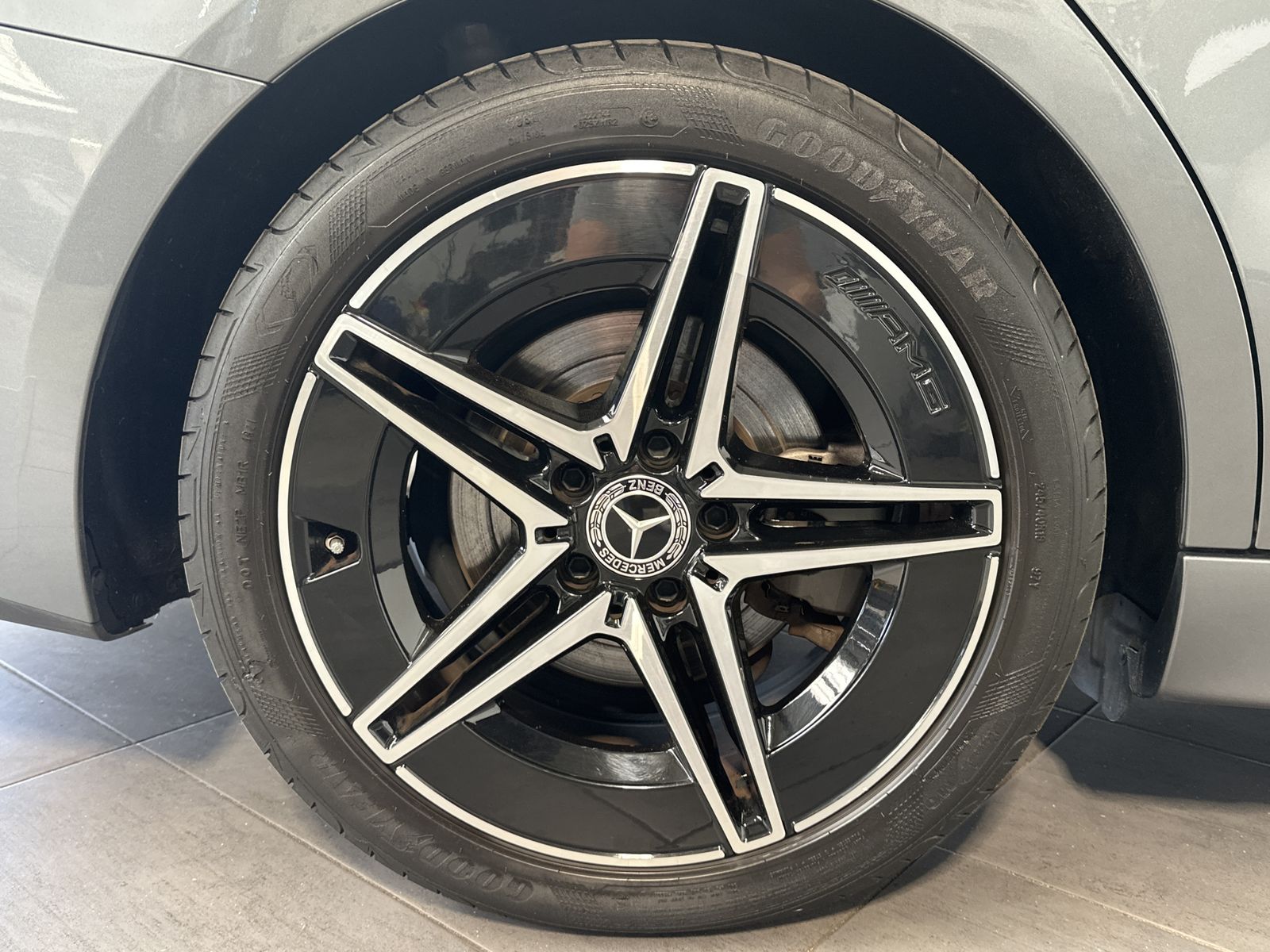 Fahrzeugabbildung Mercedes-Benz C 200d T AMG-Line NAV+LED+PANO+HUD+CARPLAY+VCOCK