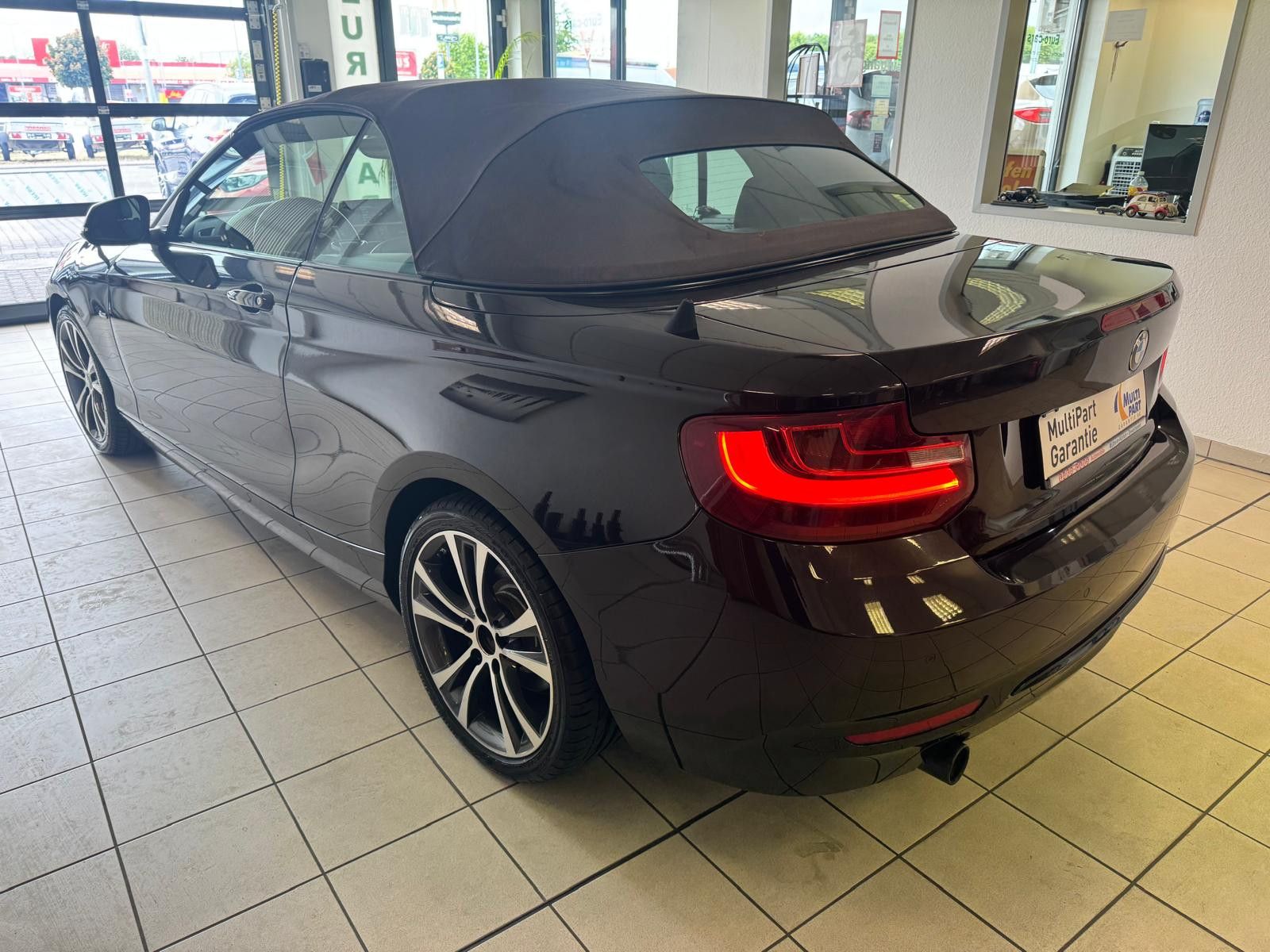 Fahrzeugabbildung BMW 220 i Cabrio Sport Line/ NAVI/KLIMA/AUTOMATIK