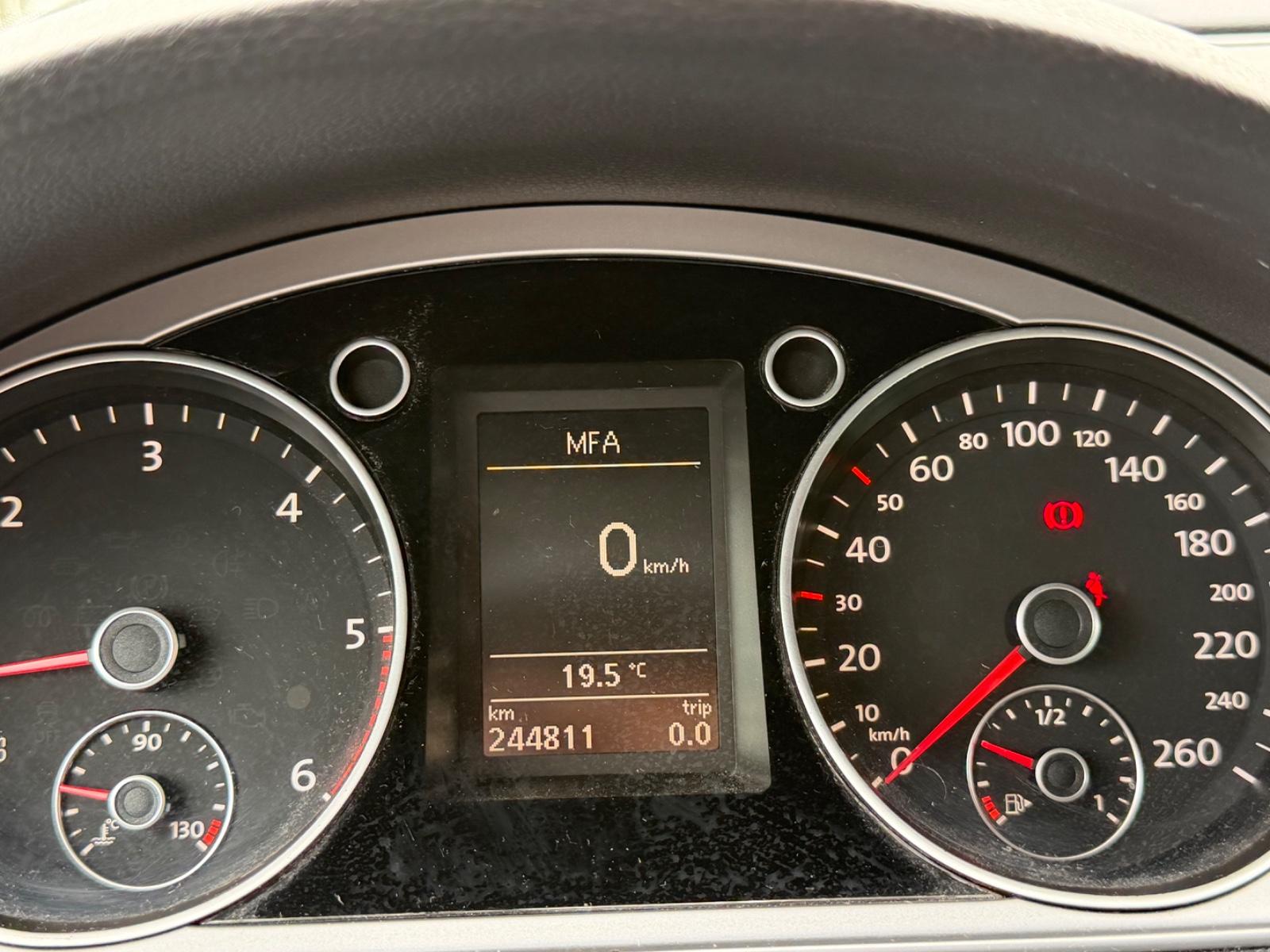 Volkswagen Passat 2011 — photo 12