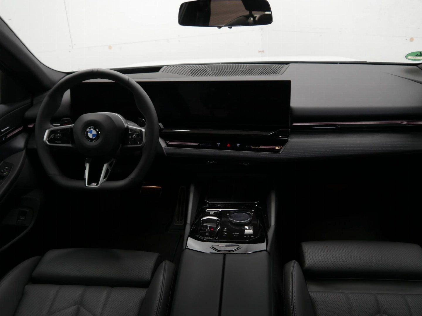 Fahrzeugabbildung BMW 520d xDrive M Sportpaket pro, Panorama-Glasdach,