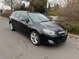 Opel Astra J Sports Tourer Innovation 2.HAND TÜV - Opel Astra aus 2011: Tourer Sport