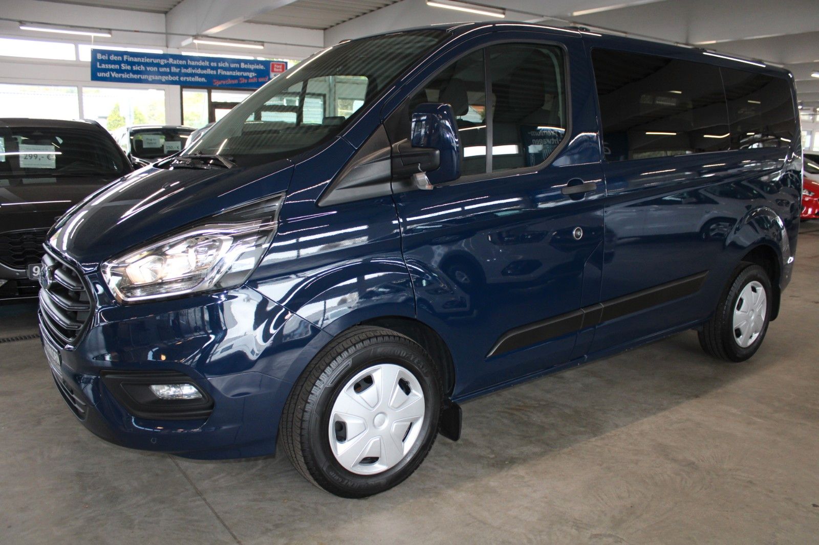 Fahrzeugabbildung Ford Transit Custom TREND 9-Sitzer Klima AHK NAVI uvm