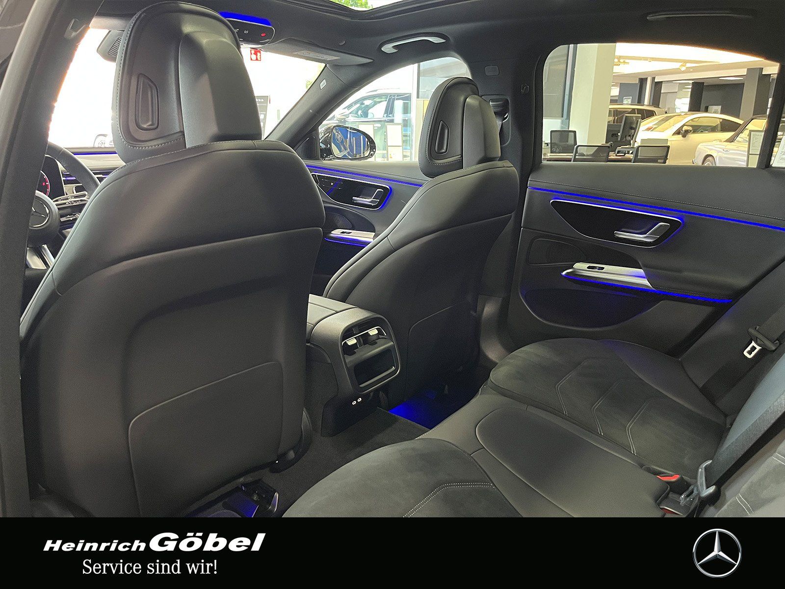 Fahrzeugabbildung Mercedes-Benz E 220 d AMG+PANO+FAHRASSIST+360°+WINTER+CARPLAY
