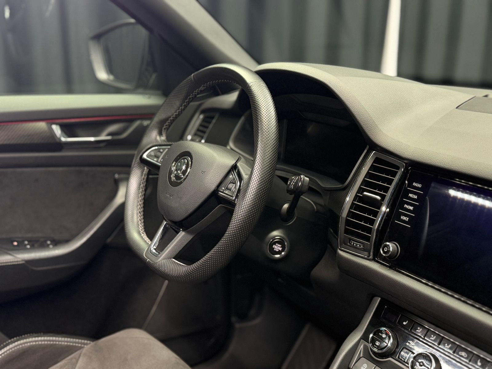 Fahrzeugabbildung SKODA Kodiaq Sportline 4x4 |7-SITZER|AHK|CANTON|NARDO