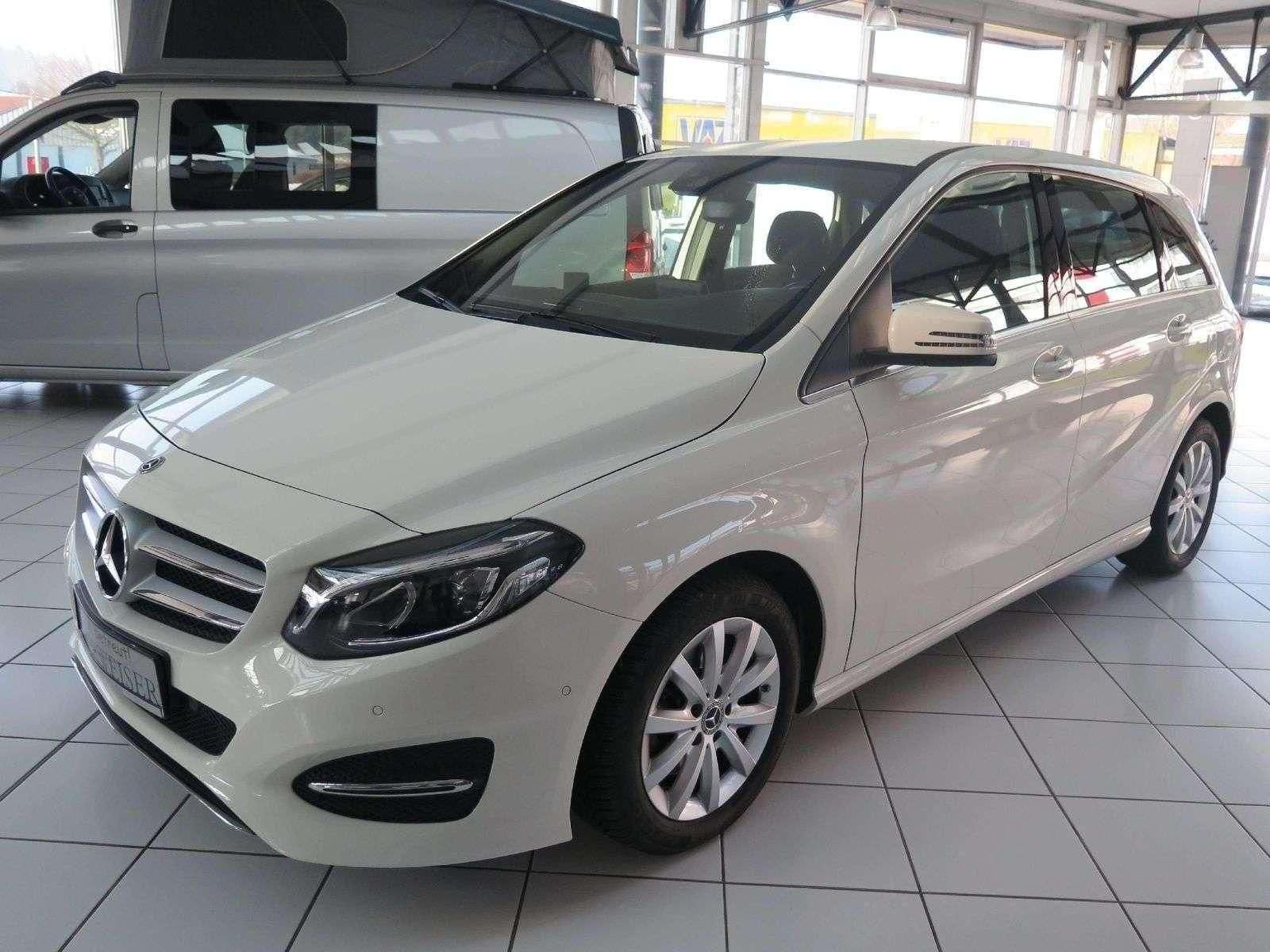 MERCEDES-BENZ B 180 B-Klasse 7G-DCT Style AHK Navi LED Parkass