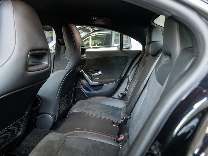 Mercedes-Benz CLA 200 Coupé AMG-Sport LED Kamera Ambiente 19' foto 5