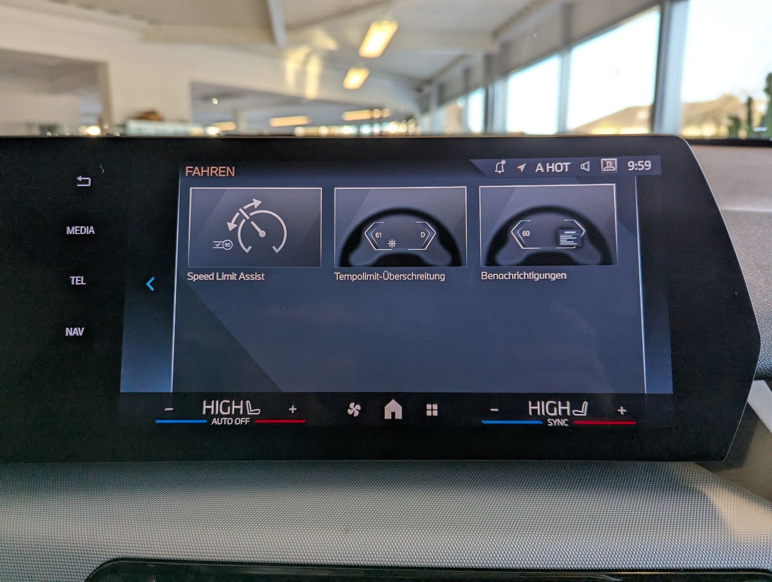 BMW X1 18 i Travel-Paket Pano Kamera AHK - Image 37