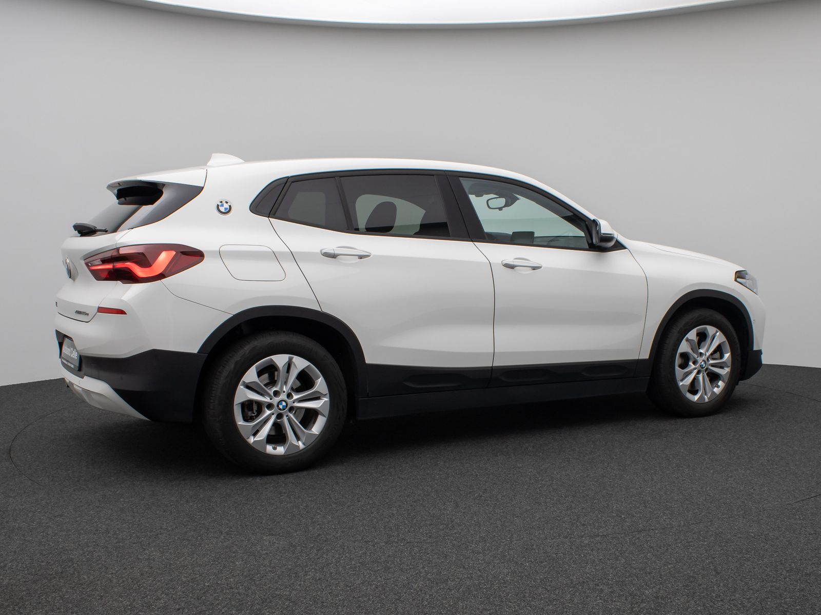 Fahrzeugabbildung BMW X2 xD25e Kamera HUD DAB HiFi Navi+Komfort Alarm