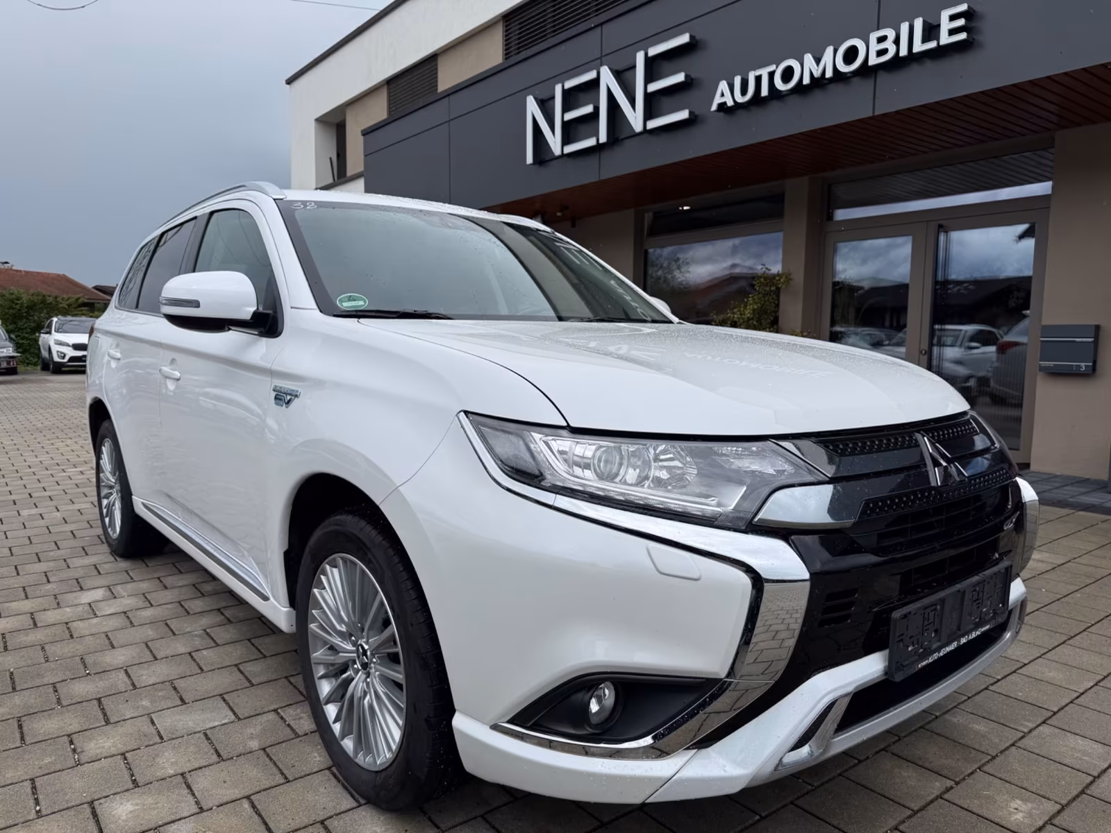 Mitsubishi Outlander 2.4 PHEV Plug-in Hybrid PHEV Basis 4WD