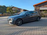 Mercedes-Benz E 350 d T - AMG Line 8x bereift/AHK/Pano/SHZ