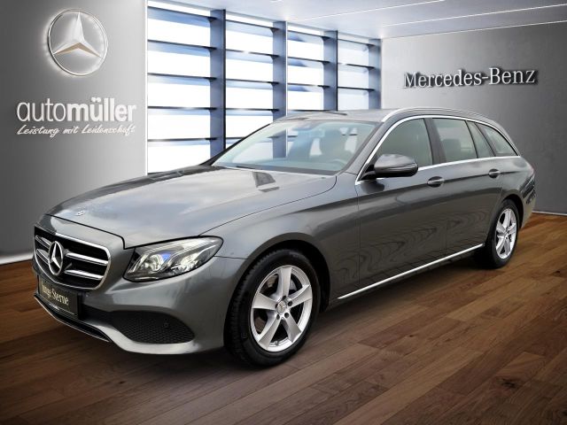 Mercedes-Benz E 220 d 4M T SpurW Kam. ParkAss Navi AUT AHK