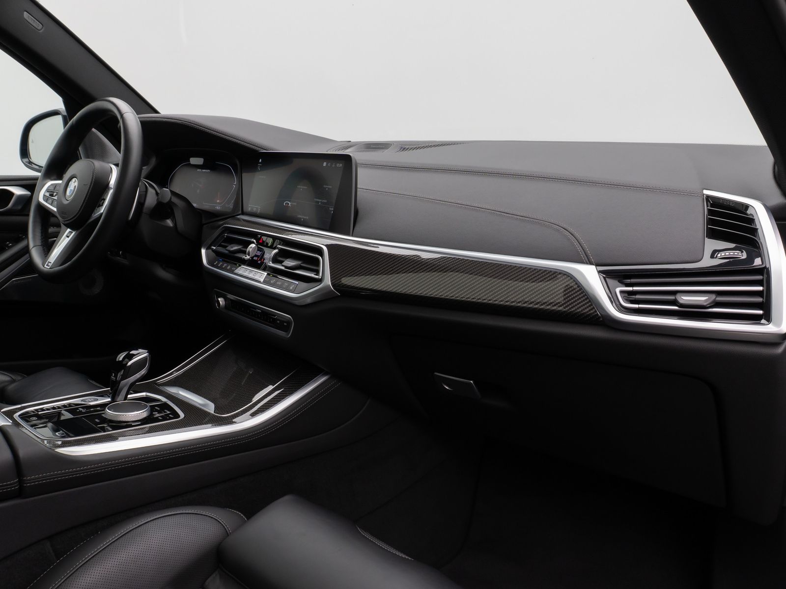 Fahrzeugabbildung BMW X5 M50i Panorama 360°Laser HUD DAB B&W Massage