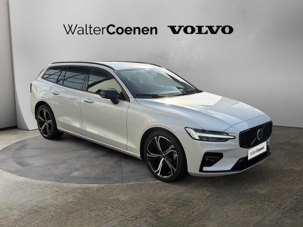 VOLVO V60 B4 B DKG Plus Dark 360° HUD AHK semi elektr. VOLVO V60 B4 B DKG Plus Dark 360° HUD AHK semi elektr.