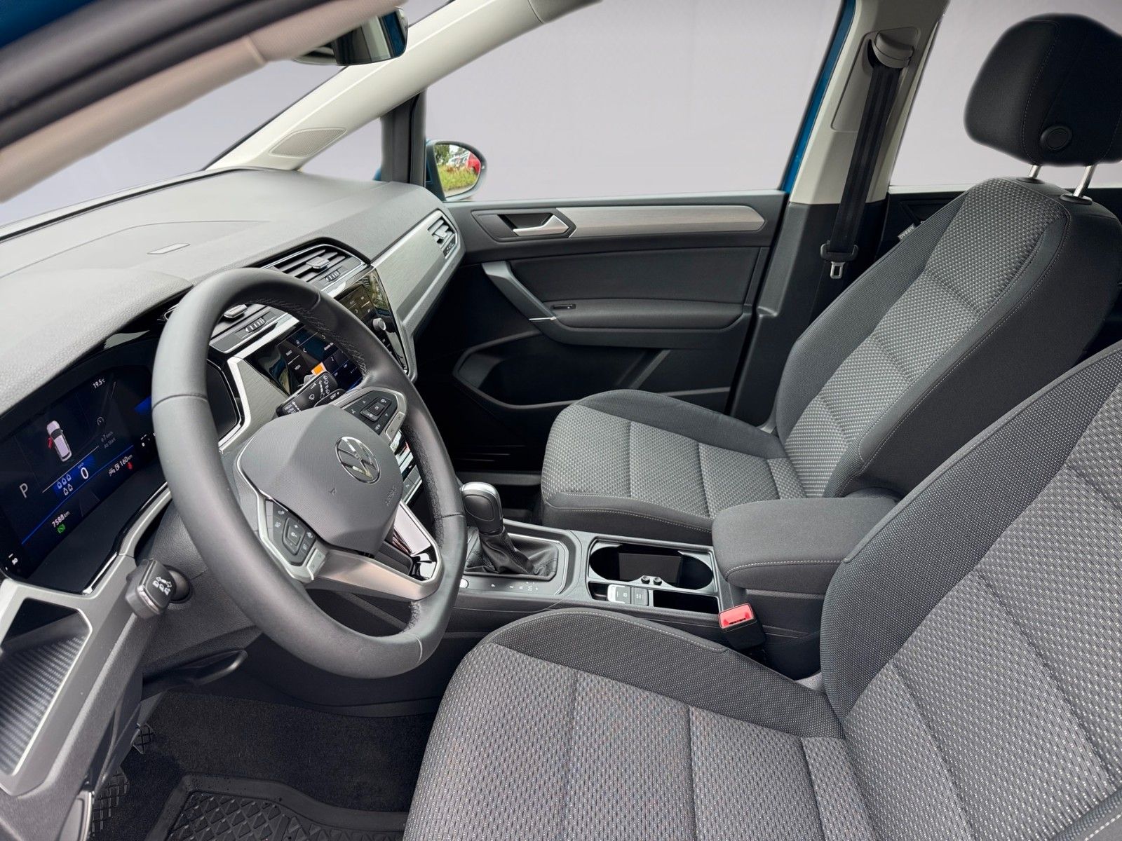 Fahrzeugabbildung Volkswagen Touran 1.5TSI Comfortline R-Line BMT/Start-Stopp