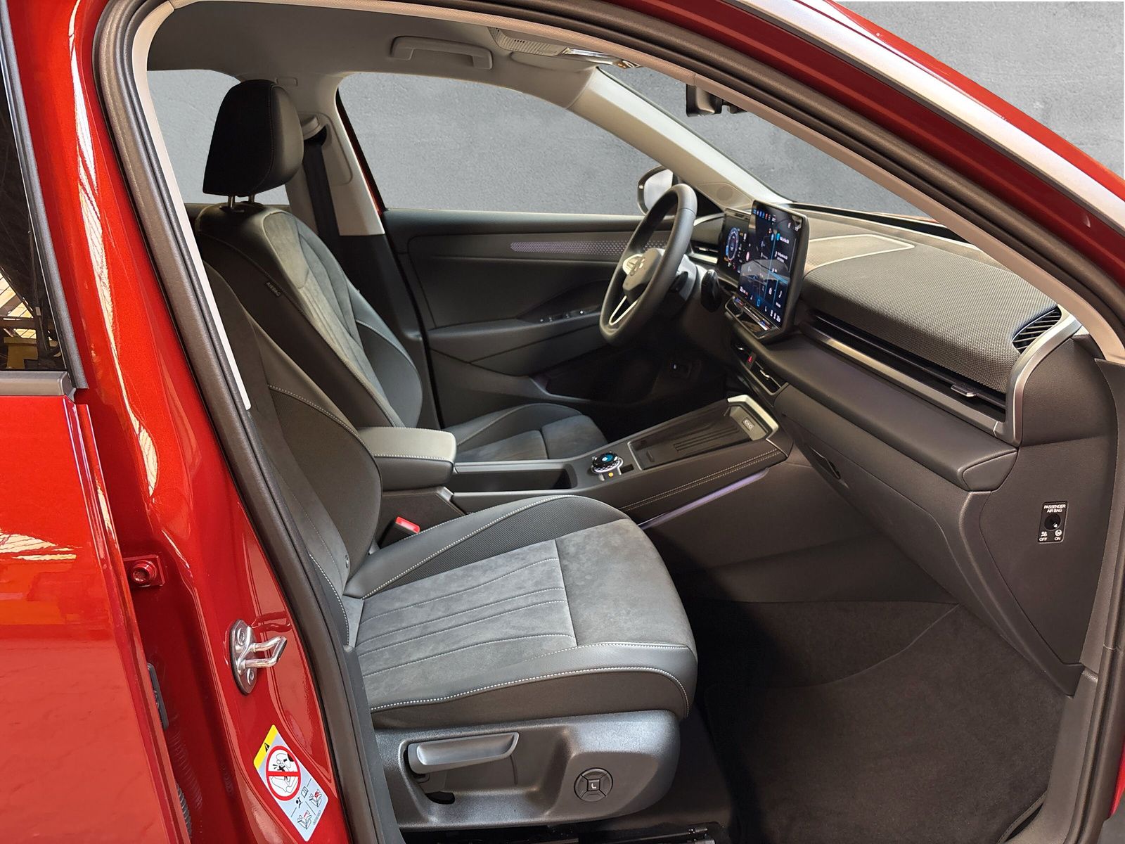 Fahrzeugabbildung Volkswagen T-Roc Life 1,5 eTSI 110kW 7-Gang DSG AHK