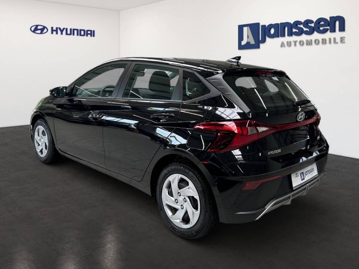 Fahrzeugabbildung Hyundai i20 Select Funktionspaket PDC Navi Rückfahrkamer